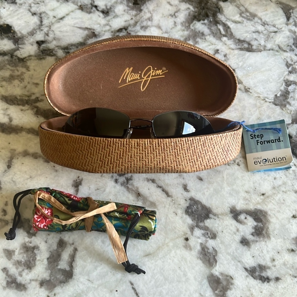 Maui Jim Black Sunglasses with Case